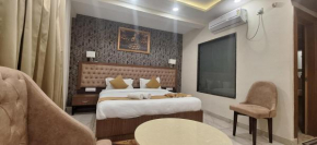 Bollywood Hostel and Café